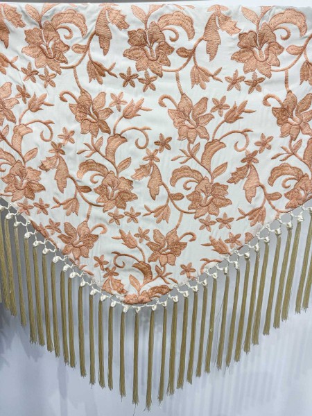 MANTON BEIGE BORDADO EN SALMÓN