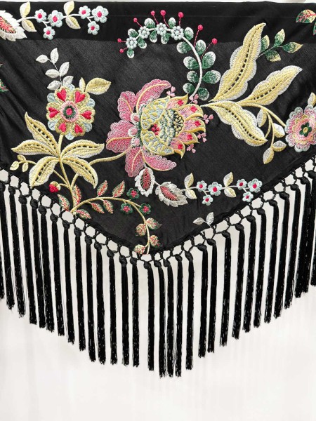 MANTON NEGRO BORDADO EN COLORES ROSACEOS