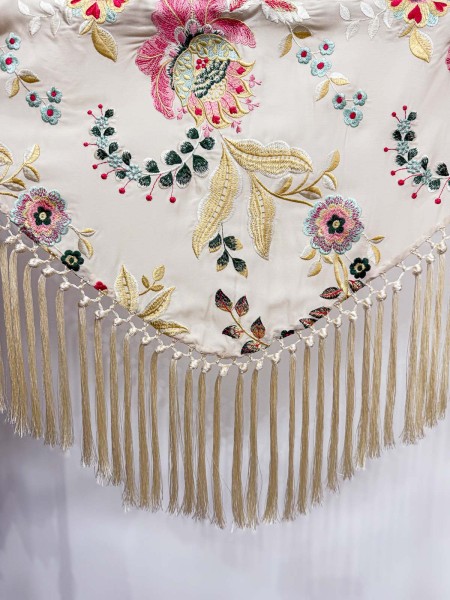 MANTÓN BEIGE BORDADO EN COLORINES 2