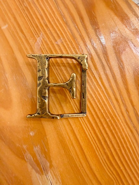 HEBILLA LETRA SIMPLE F