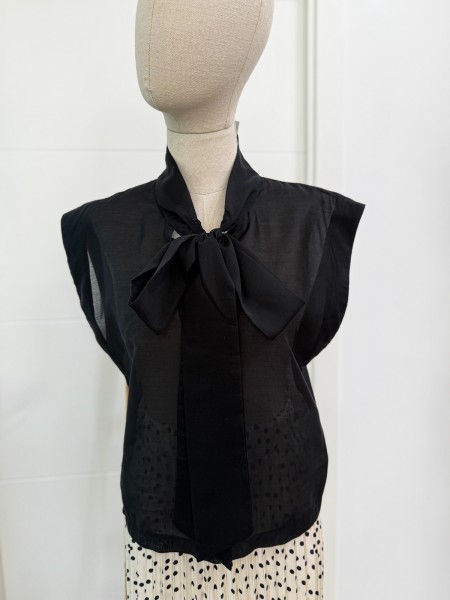 BLUSA LAZADA NEGRA