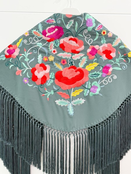 MANTÓN VERDE SECO BORDADO EN COLORES 2