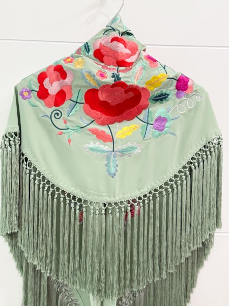 MANTON VERDE BEBÉ BORDADO EN COLORES 2