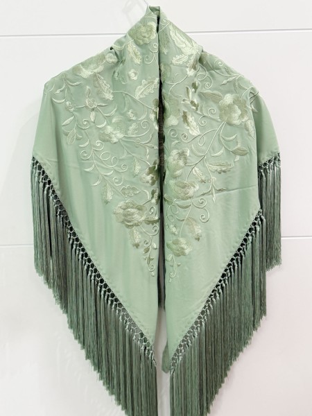 MANTON VERDE BEBÉ BORDADO AL TONO 2