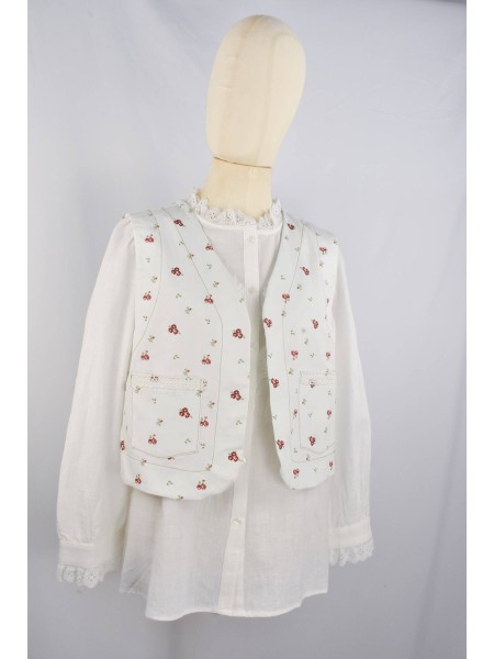 CHALECO BLANCO ESTAMPADO EN FLORECILLAS ROJAS