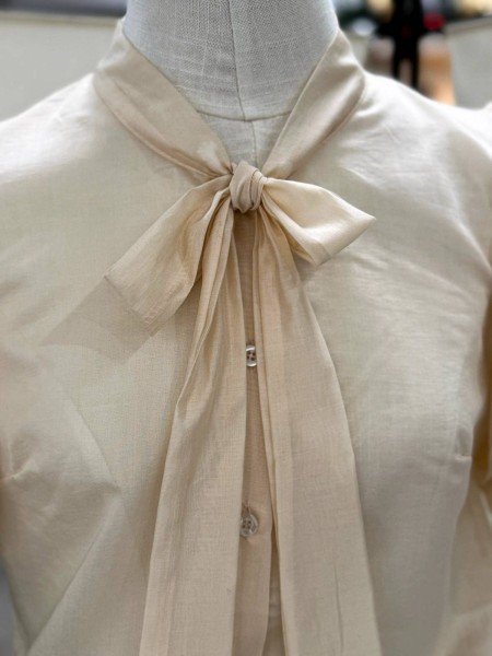 BLUSA BEIGE LAZO  ADELFA 2