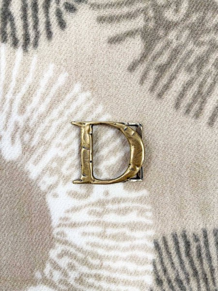 HEBILLA LETRA SIMPLE D