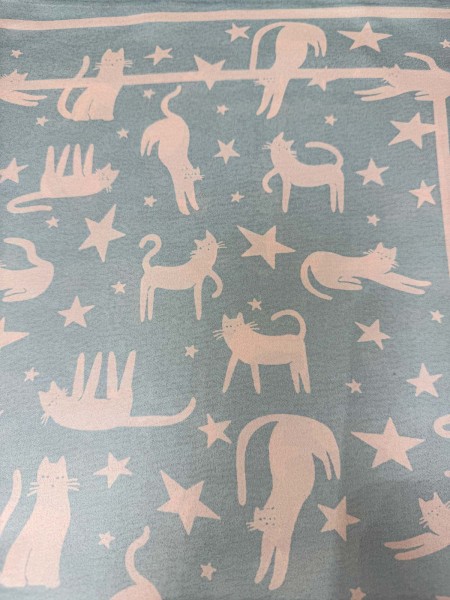 PAÑUELO GRIS GATITOS ROSAS CLARITOS 2