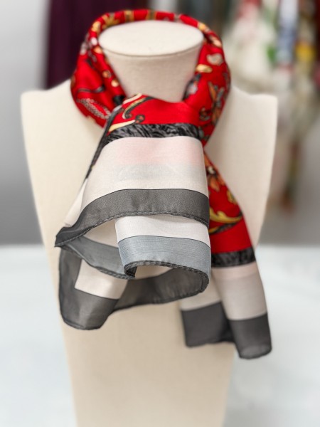PAÑUELO GRIS Y BLANCO FLORES EN COLORES ROJOS