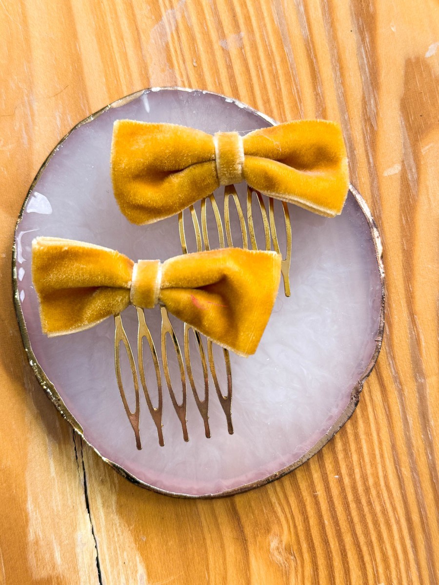 2 PEINA MINI TERCIOPELO ORO