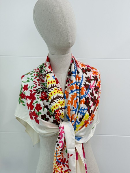 PAÑUELO FLORECILLAS TONOS ROJOS Y VERDES