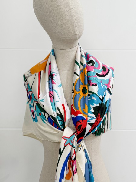 PAÑOLETA FLORES TONOS AZULONES